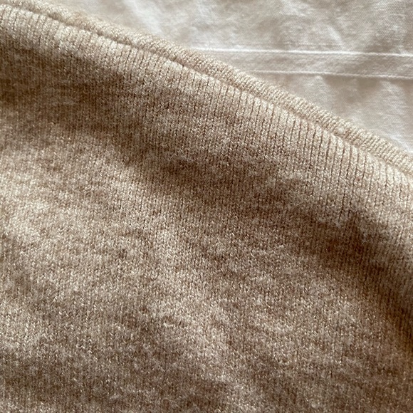 BRAND NEW Beautiful Turtleneck Sweater - Picture 4 of 4